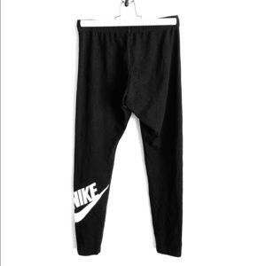 Black Nike leggings.